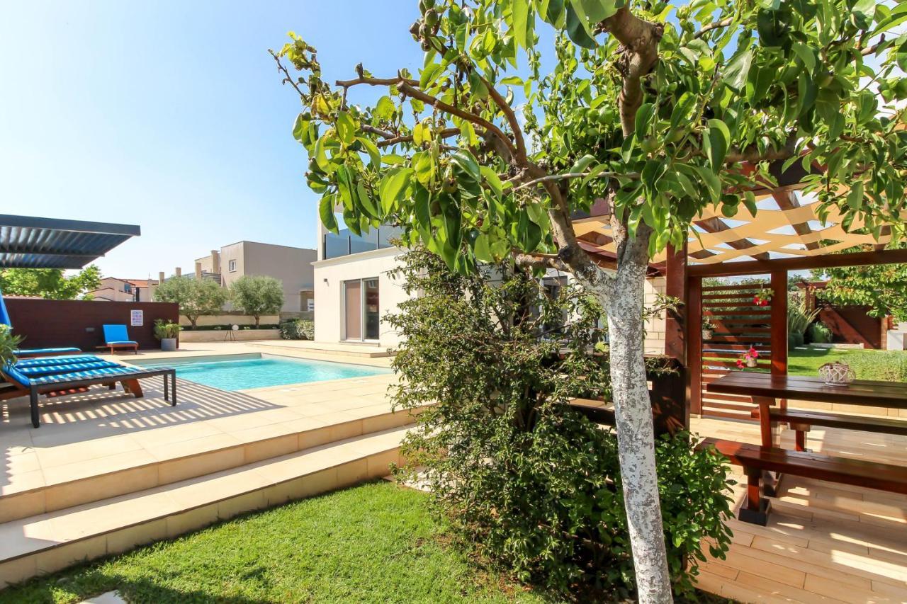 Modern Villa Nerina With Private Pool Near Пула Экстерьер фото